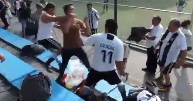 Batalla campal entre padres durante un partido de fútbol infantil